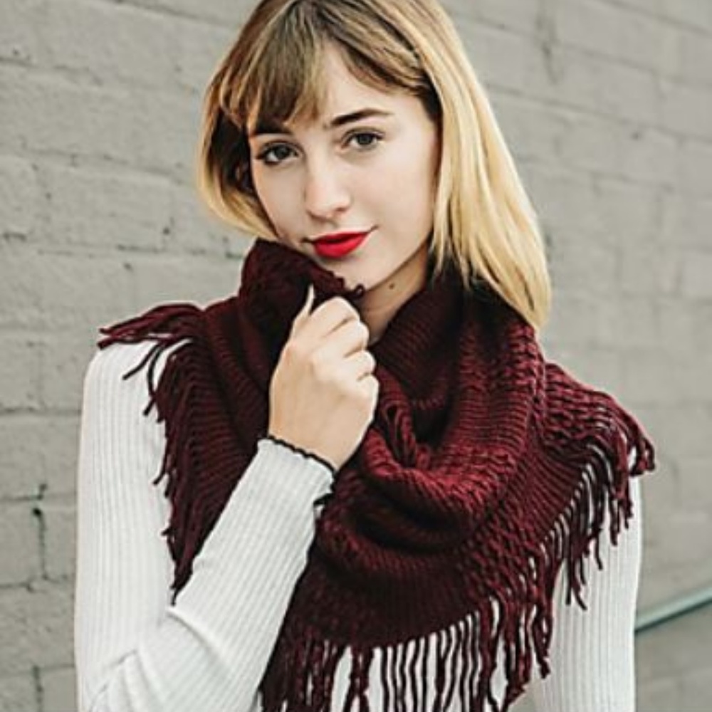 **Get this look ***Maroon fringed 泥 infinity scarf